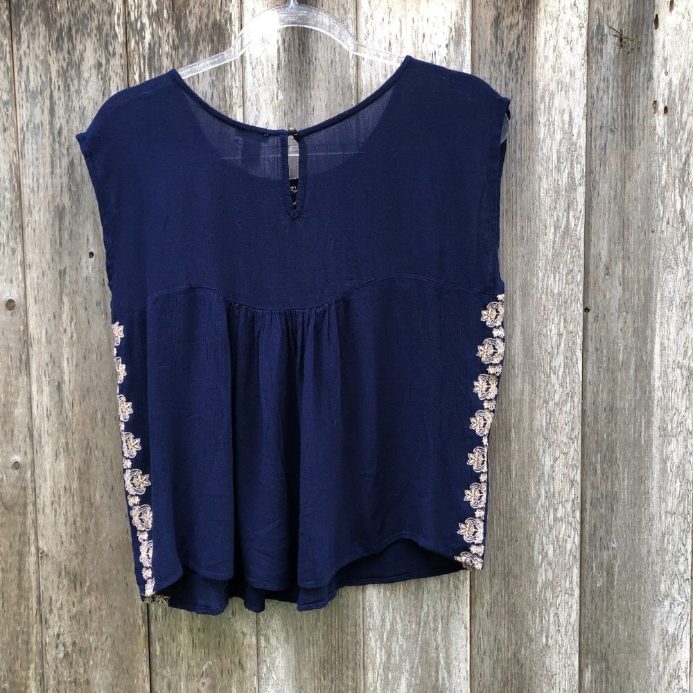 Forever 21 Embroidered Boho Navy Short Sleeve Top Medium NWT - Picture 3 of 5